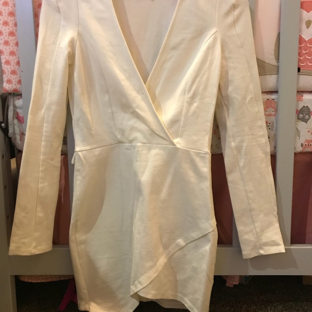 White long sleeve dresses.